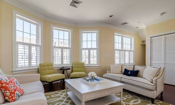 Hingham House | Beautiful 3 br/4 ba townhome in waterfront community; 2-min walk to Boston ferry