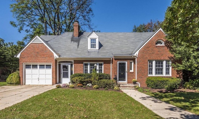 Frederick House | Beautiful 3 BR home within walking distance to historic downtown Frederick