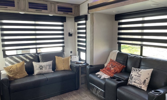 Thermopolis House | Beautiful 3 BR Travel Trailer near River