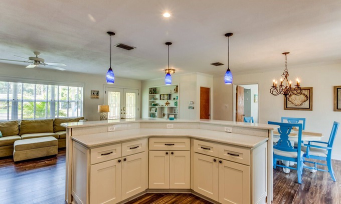 Shore Acres House | Beautiful 3BD,2BA Waterfront Pool Home