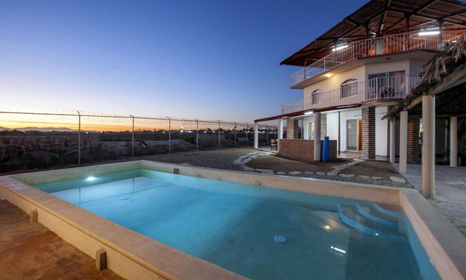 El Centenario House | Beautiful 3Br/3Ba home, totally equipped with pool, great for familes!