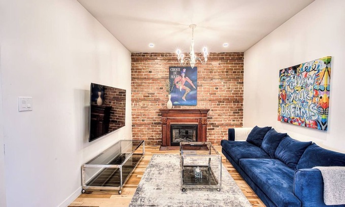 Maisonneuve Apartment | Beautiful 3BR in Montreal famous Saint Catherine