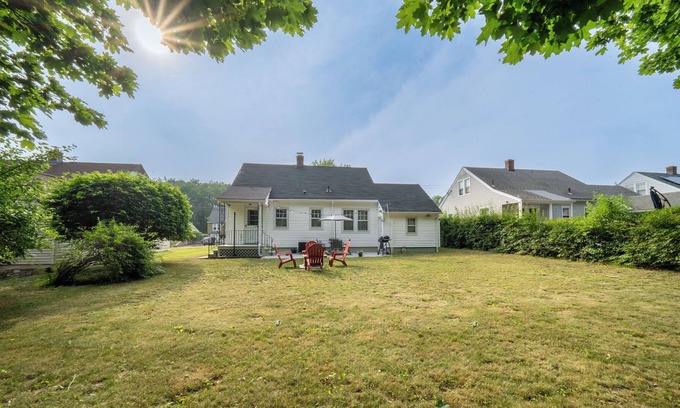 Waterbury House | Beautiful 4 bed, 2 bath centrally-located home
