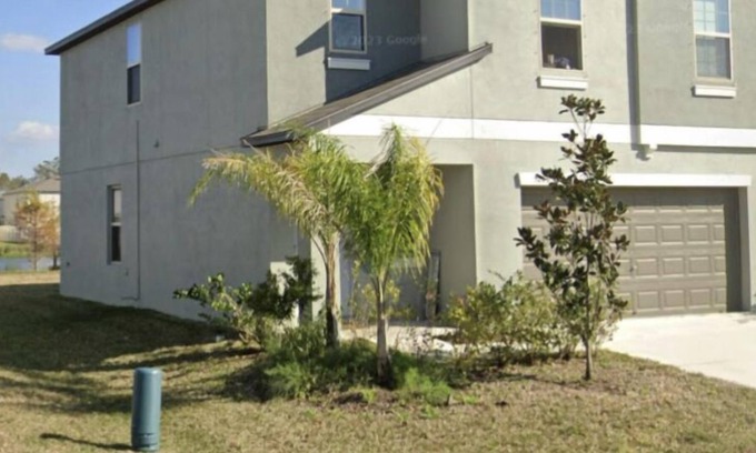 Ruskin House | Beautiful 4 bedroom, 2 1/2 bathrooms 2 story home