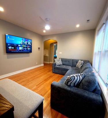 Calumet Heights Apartment | Beautiful 4 bedroom 2 bathroom apartment near everything