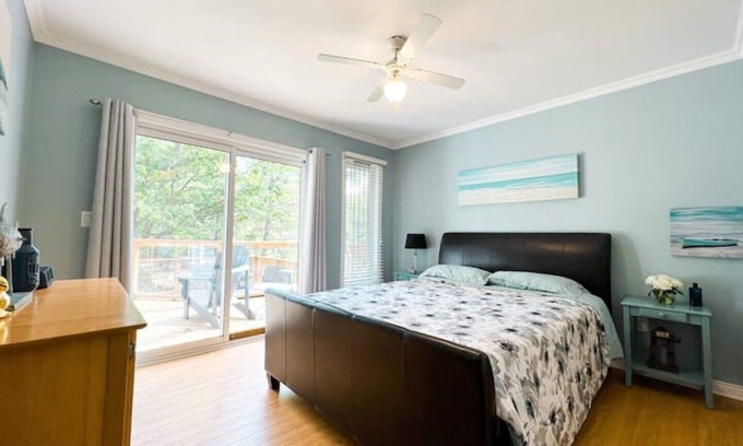 Head Lake Cottage | Beautiful 4 bedroom cottage with a Sauna!