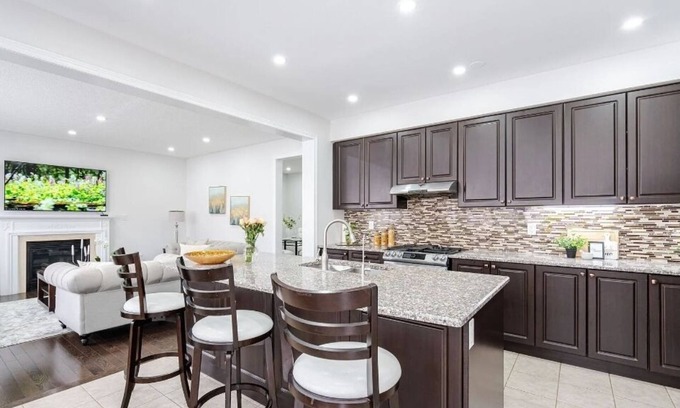Brampton House | Beautiful 4 bedroom & office room. (3 master bedrooms with attached washrooms)
