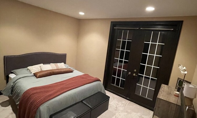 Willowbrook Condo | Beautiful 4 bedroom townhome condo w/fireplace