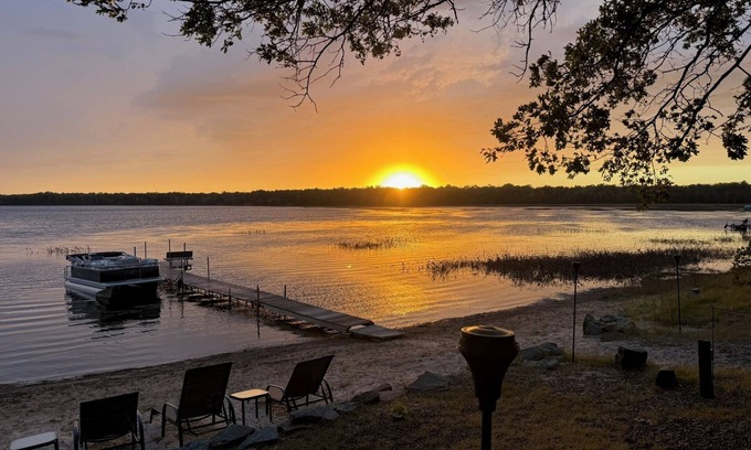Markville Cabin | Beautiful 4-Bedroom Waterfront Log Home in Danbury, Wisconsin
