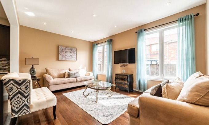 Halton Regional Municipality House | Beautiful 4 BR Home. Backyard Oasis. Chefs Kitchen