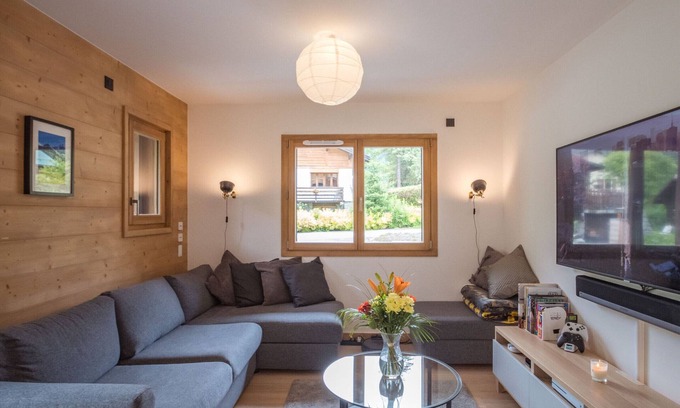 Les Praz-de-Chamonix Apartment | Beautiful 4* apt with private garden, 350m from Flégère, WIFI, PARKING
