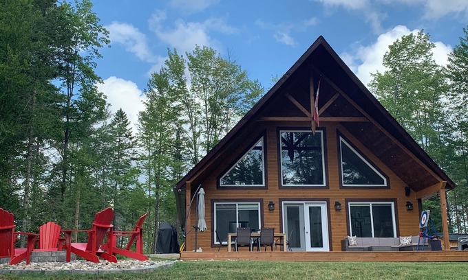 Fort Coulonge Cottage | Beautiful 4 Season Cottage-Sauna,Canoe Kayaks,Paddleboard