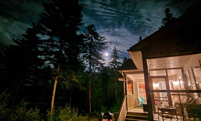 Saint Patrick Cottage | Beautiful 4 Season Lakefront Cottage on quiet Lily Lake