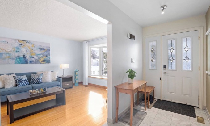 Agincourt North House | Beautiful 4BR House Peaceful Family Friendly