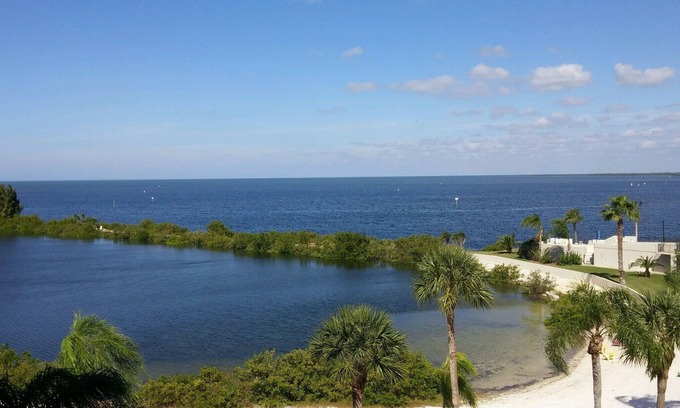Hudson Condo | Beautiful 4th floor Gulf View Condo