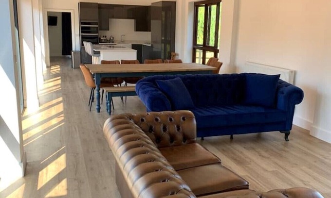 Upper Dean House | Beautiful 5 Bedroom Countryside Retreat