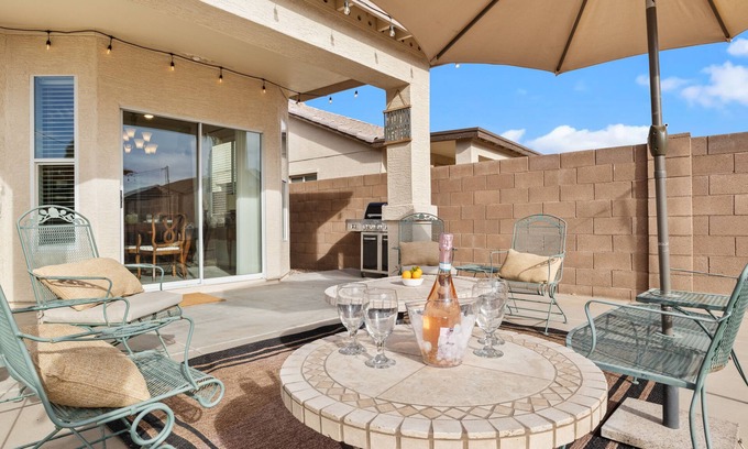 Surprise Farms House | Beautiful 5-bedroom home in Surprise with big backyard close to spring training