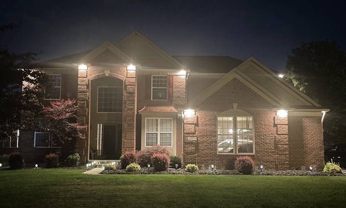 Macomb House | Beautiful 6 Bed/6 Bath Home with Theater Room & Jacuzzi