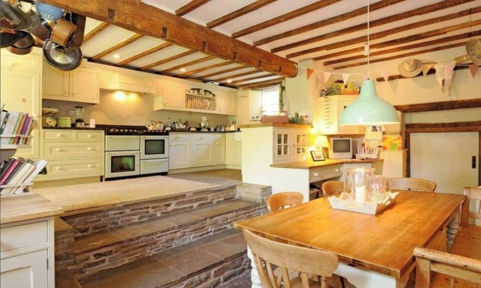 Llanfihangel Tal-y-llyn Cottage | Beautiful 6-bed Home in Brecon