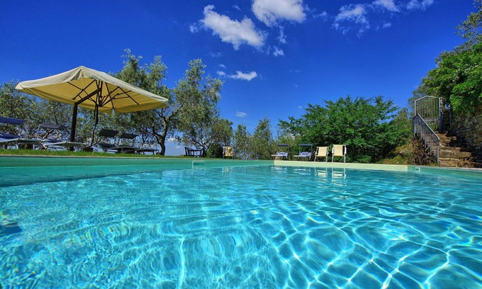 Greve in Chianti Apartment | Beautiful apartment with WIFI, pool, TV, pets allowed and parking, close to Greve In Chianti
