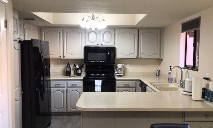 Paradise Valley Village Condo | Beautiful Anasazi Village Condo-Close to Shopping, Dining, Golf