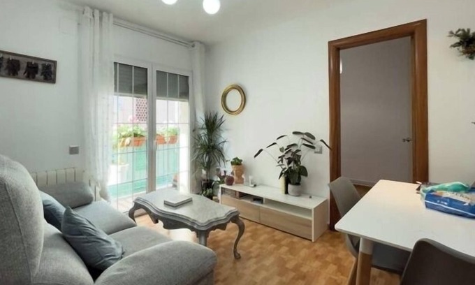 Porta Apartment | Beautiful and central 2 double bedroom flat in Barcelona
