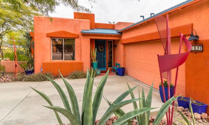 Civano House | BEAUTIFUL AND COMFY! Mountain View/Pool Near Saguaro National Park