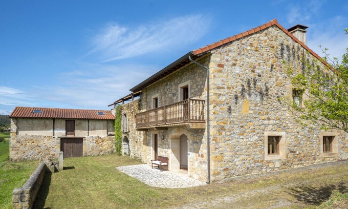 Guemes House | Beautiful and cozy apartment close to city center with a living room and bed room