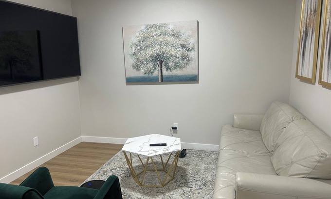 Southwest Edmonton Apartment | Beautiful and Cozy brand new 2-bedroom basement suite with WiFi in Edmonton