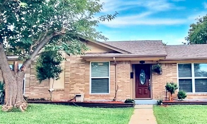 Northeast Carrollton House | Beautiful and Cozy Home Across Street from Park