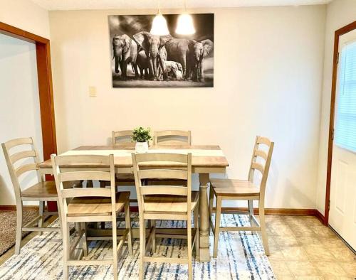 Olathe House | Beautiful and Cozy Olathe Home.