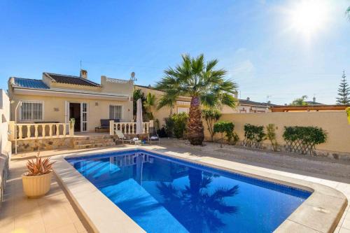 El Chaparral Ski Chalet | Beautiful and cozy Villa with private pool in urb, San Luis, El Chaparral, Torre