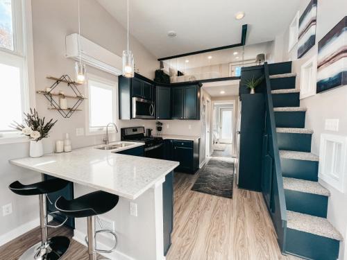 Old Southwest Apartment | Beautiful and Elegant River Front Cottage