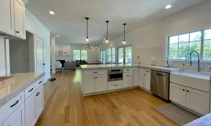 East Hampton North House | Beautiful and expansive East Hampton Property: Minutes to town and beaches!