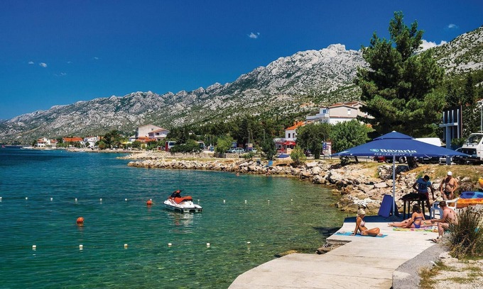 Starigrad Apartment | Beautiful and modern apartment with stunning sea views.