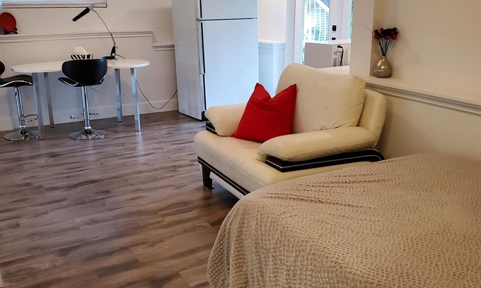 Port Moody House | Beautiful and peaceful suite , very close to beach.