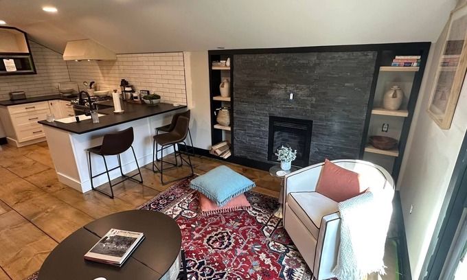 South Royalton Apartment | Beautiful and professionally decorated 1-bedroom garage apartment in Barnard!