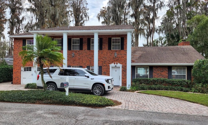 Lutz House | Beautiful and Quiet 4 Bedroom Tampa Lake House