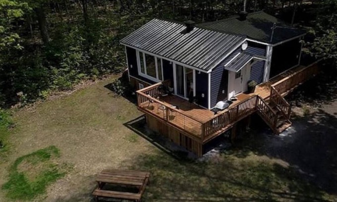 Elizabethtown-Kitley Cottage | Beautiful and Secluded Waterfront Cottage
