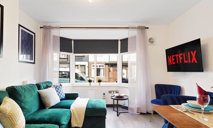 Castleford Apartment | Beautiful and Stylish Yorkshire Apartment-Sleeps 5