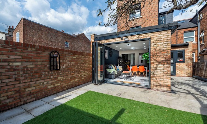 Bounds Green Apartment | Beautiful and Stylish Family Home with Garden