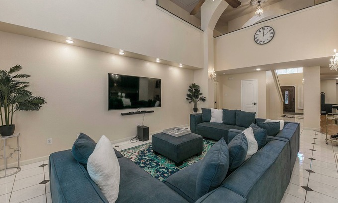 Round Rock House | Beautiful and Very Spacious house 6 bed/3.5 baths