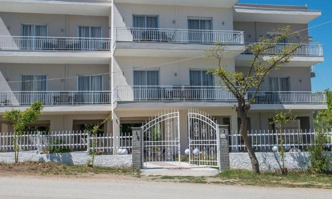 Nea Propontida Apartment | Beautiful apartment for 6 people with A/C, WIFI, TV and terrace