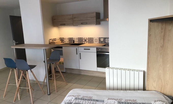 Chalon-sur-Saone Apartment | Beautiful apartment in a good location renovated to new quality bedding