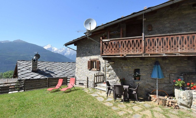 Sarre Apartment | Beautiful apartment for 5 guests with TV, pets allowed and parking, close to Aosta