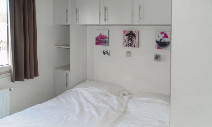 West-Graftdijk House | Beautiful apartment in villa for 6 guests with WIFI, TV, terrace and parking
