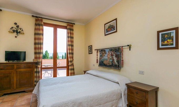 Cerreto Guidi Apartment | Beautiful apartment for 2 guests with A/C, WIFI, pool, TV, pets allowed and parking