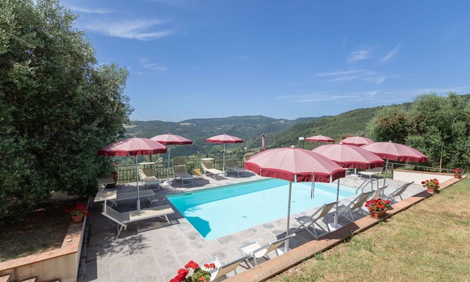 Montebonello Apartment | Beautiful apartment for 8 people with WIFI, pool, TV, pets allowed, panoramic view and parking