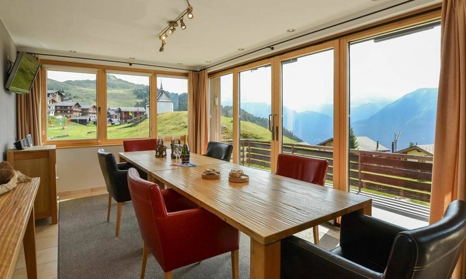 Bettmeralp Apartment | Beautiful apartment for 9 guests with hot tub, WIFI, TV and balcony