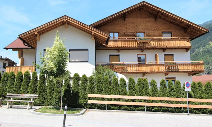 Zillertal Apartment | Beautiful apartment for 4 guests with WIFI, TV, balcony and parking